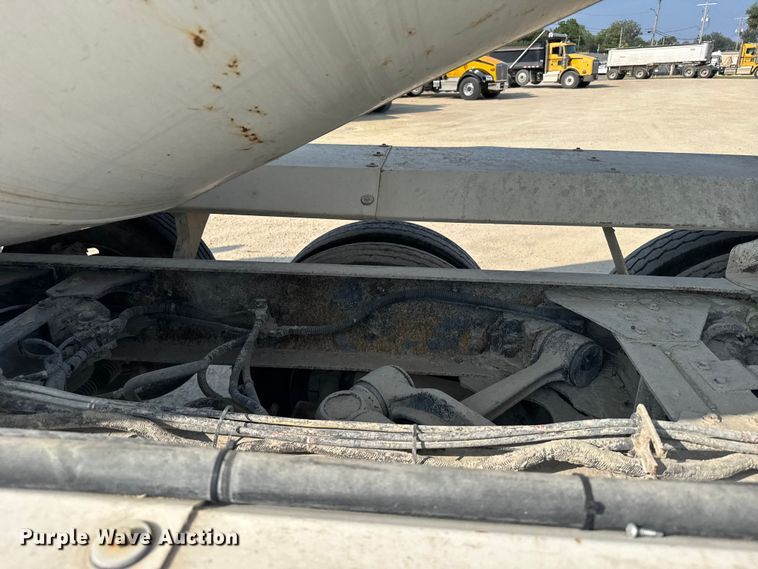 image for item ER2335 2002 Kenworth T800 ready mix truck