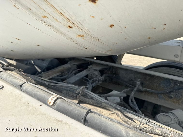 image for item ER2335 2002 Kenworth T800 ready mix truck