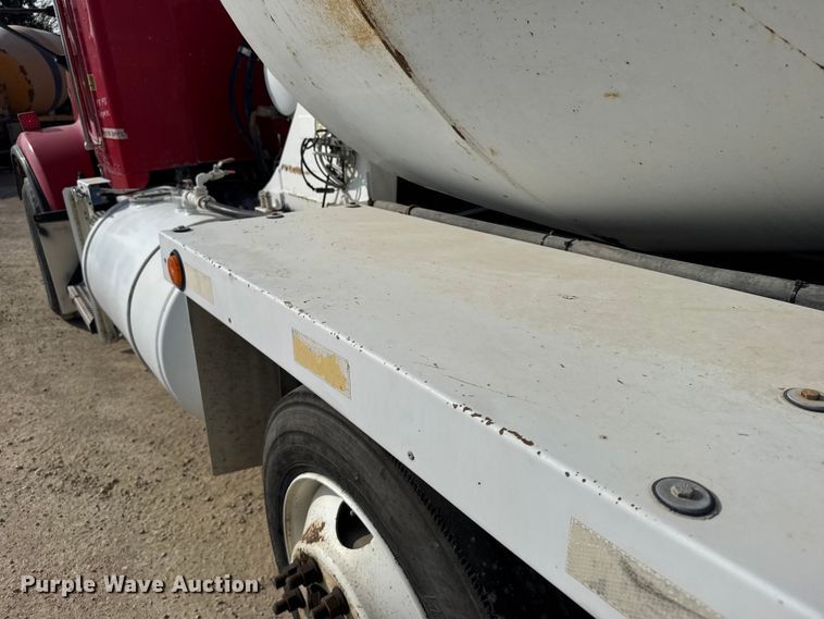 image for item ER2335 2002 Kenworth T800 ready mix truck