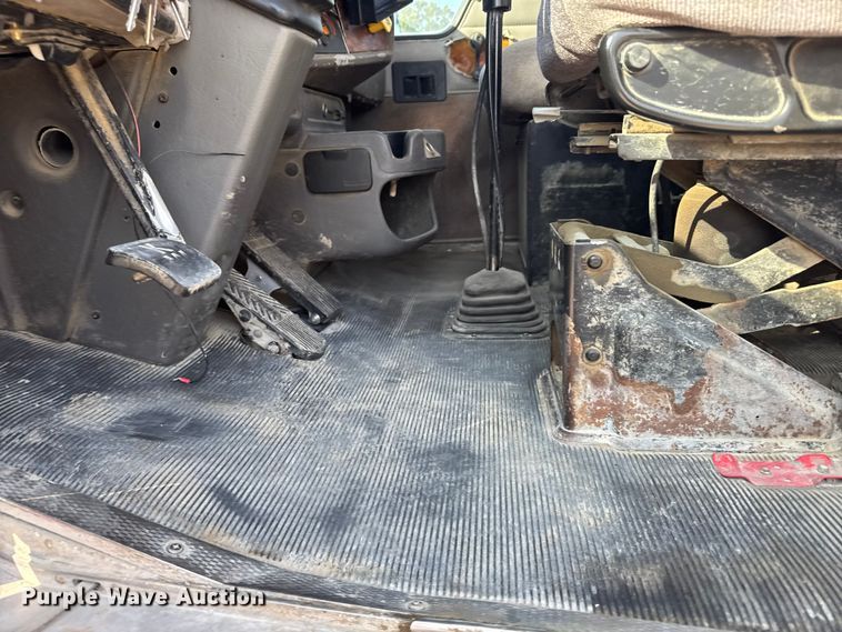 image for item ER2335 2002 Kenworth T800 ready mix truck