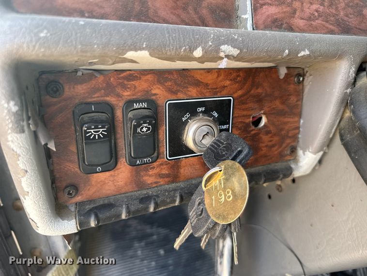 image for item ER2335 2002 Kenworth T800 ready mix truck