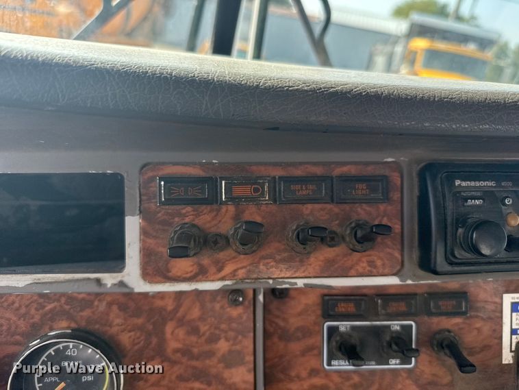 image for item ER2335 2002 Kenworth T800 ready mix truck