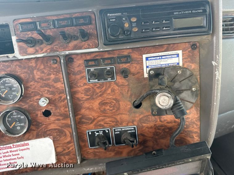 image for item ER2335 2002 Kenworth T800 ready mix truck