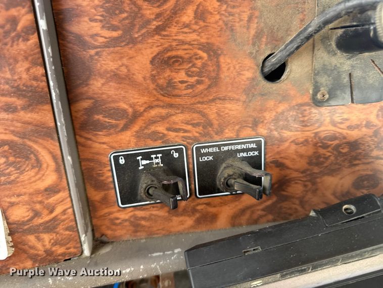 image for item ER2335 2002 Kenworth T800 ready mix truck