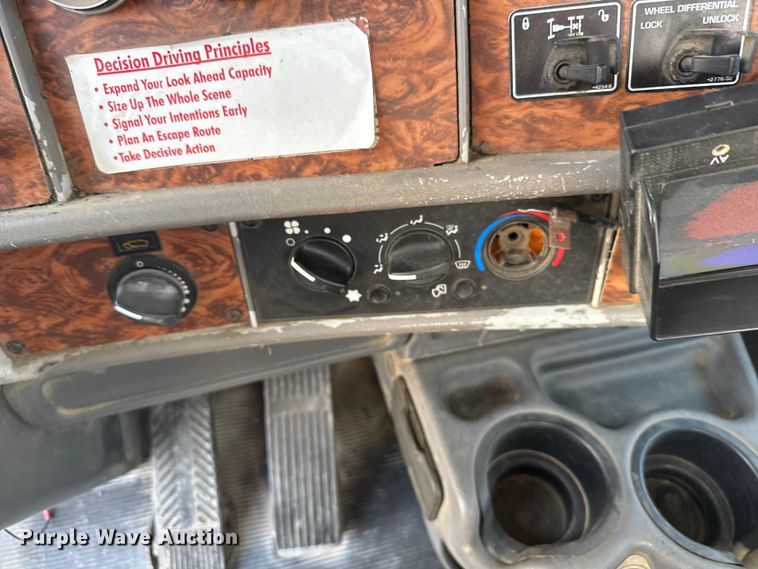 image for item ER2335 2002 Kenworth T800 ready mix truck