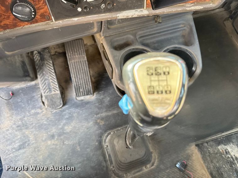 image for item ER2335 2002 Kenworth T800 ready mix truck