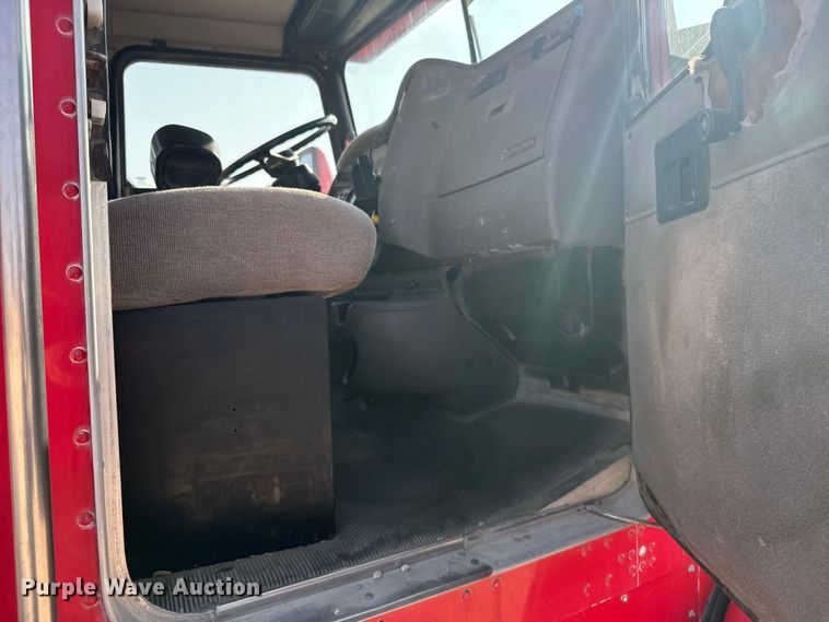 image for item ER2335 2002 Kenworth T800 ready mix truck