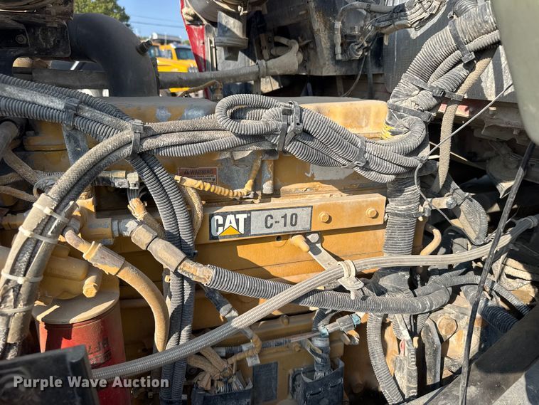 image for item ER2335 2002 Kenworth T800 ready mix truck