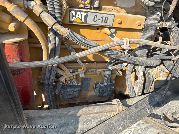 image for item ER2335 2002 Kenworth T800 ready mix truck