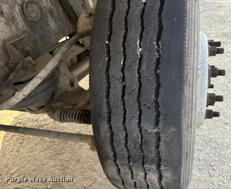 image for item ER2335 2002 Kenworth T800 ready mix truck