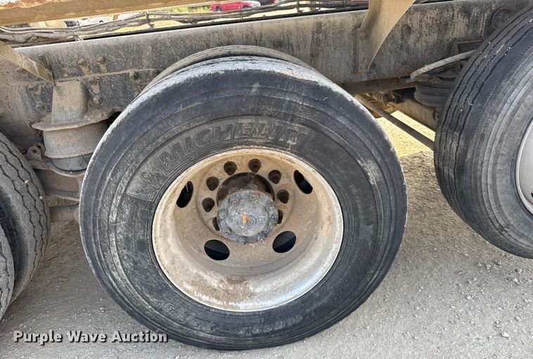 image for item ER2335 2002 Kenworth T800 ready mix truck