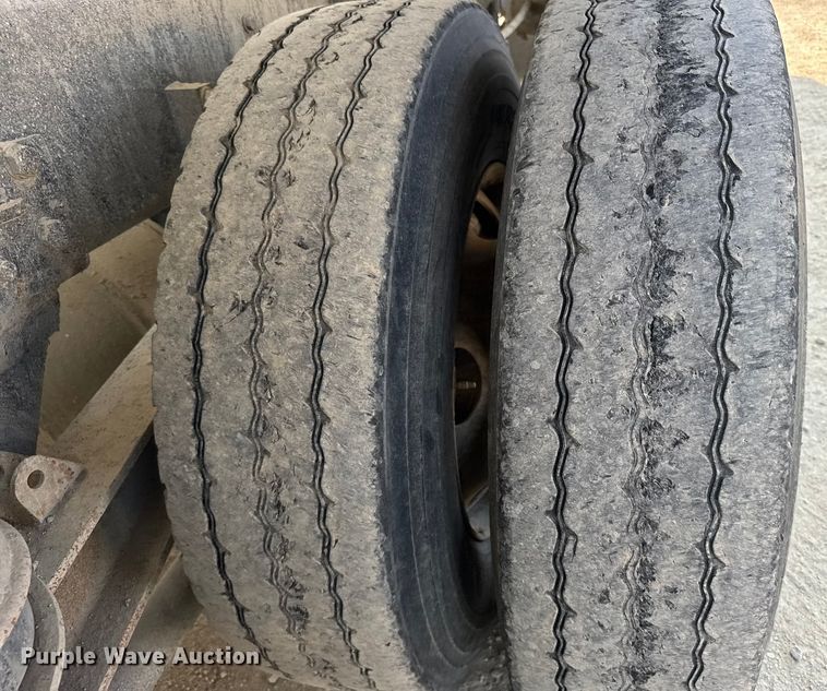 image for item ER2335 2002 Kenworth T800 ready mix truck