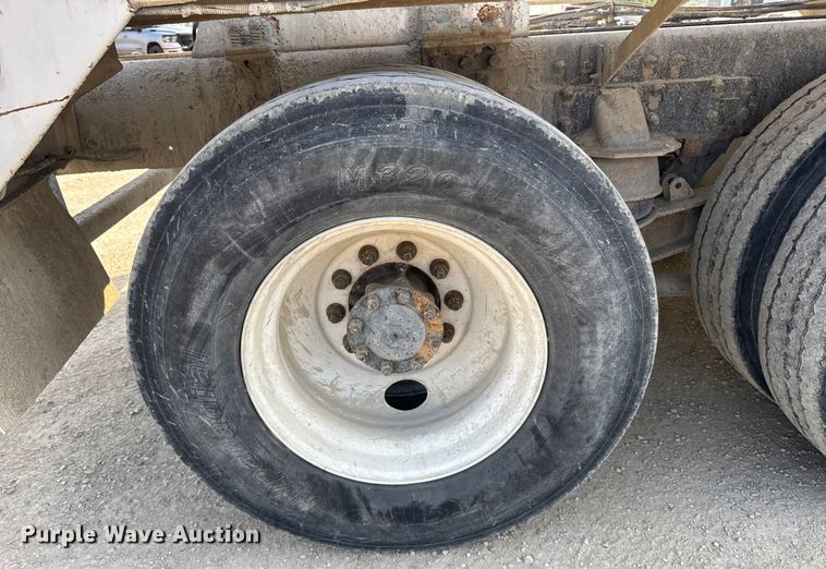 image for item ER2335 2002 Kenworth T800 ready mix truck