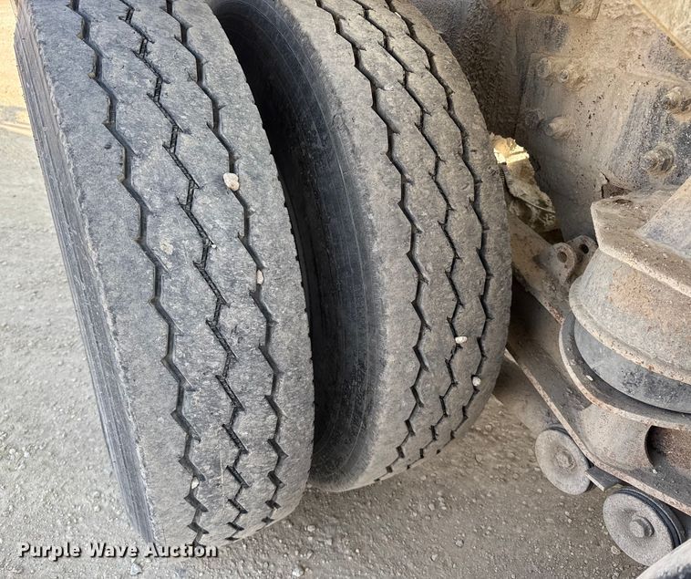 image for item ER2335 2002 Kenworth T800 ready mix truck