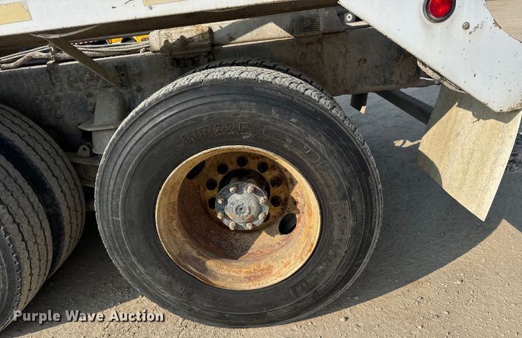 image for item ER2335 2002 Kenworth T800 ready mix truck