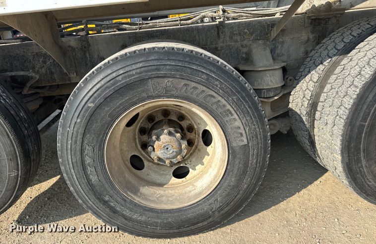 image for item ER2335 2002 Kenworth T800 ready mix truck