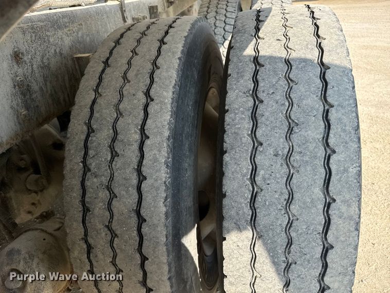 image for item ER2335 2002 Kenworth T800 ready mix truck