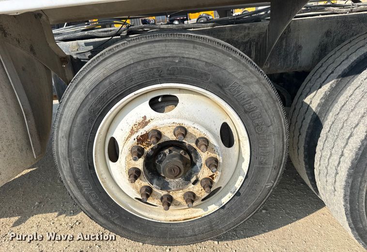 image for item ER2335 2002 Kenworth T800 ready mix truck