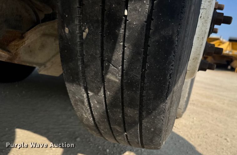 image for item ER2335 2002 Kenworth T800 ready mix truck