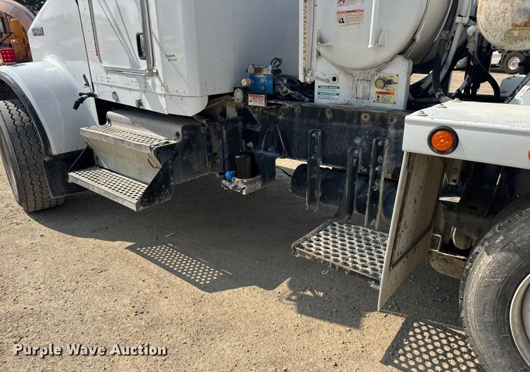 image for item ER2336 2007 Kenworth W900 ready mix truck