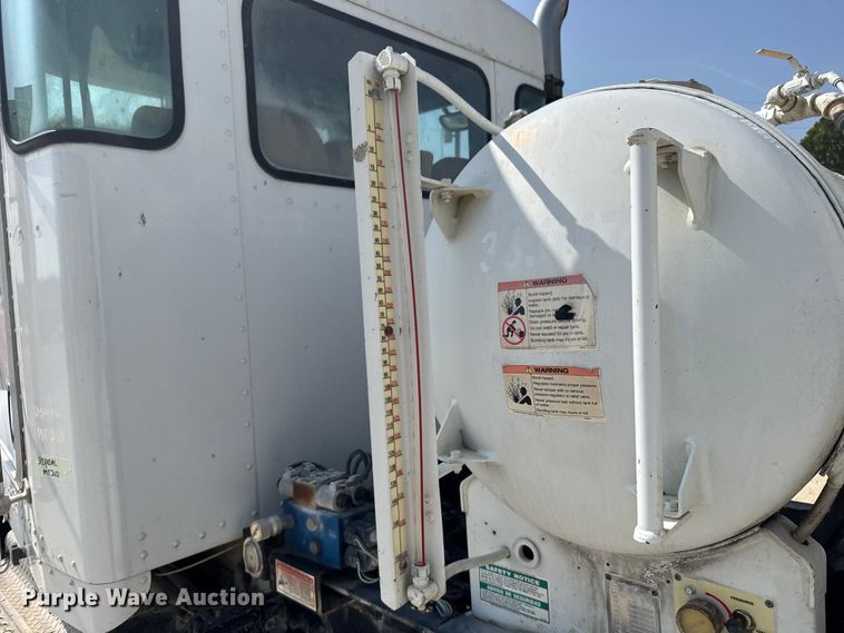 image for item ER2336 2007 Kenworth W900 ready mix truck