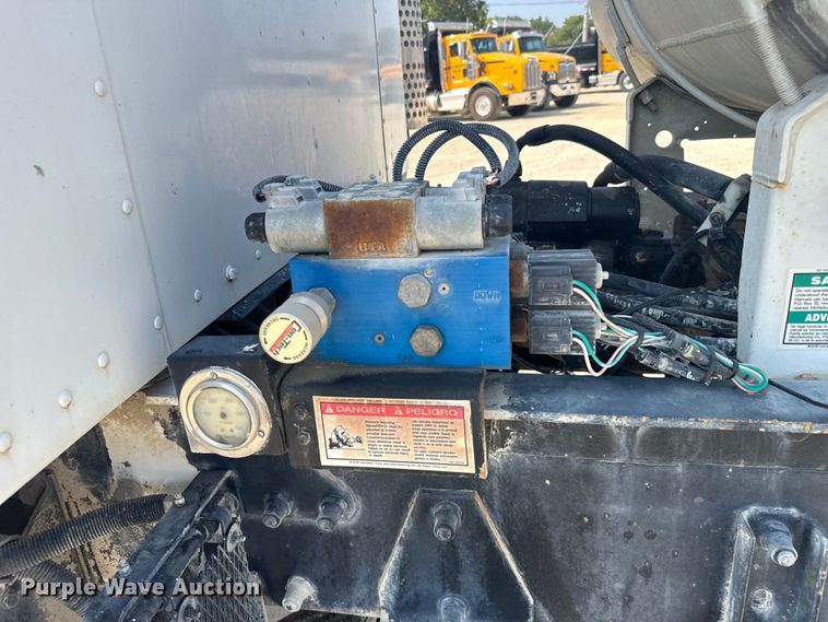 image for item ER2336 2007 Kenworth W900 ready mix truck