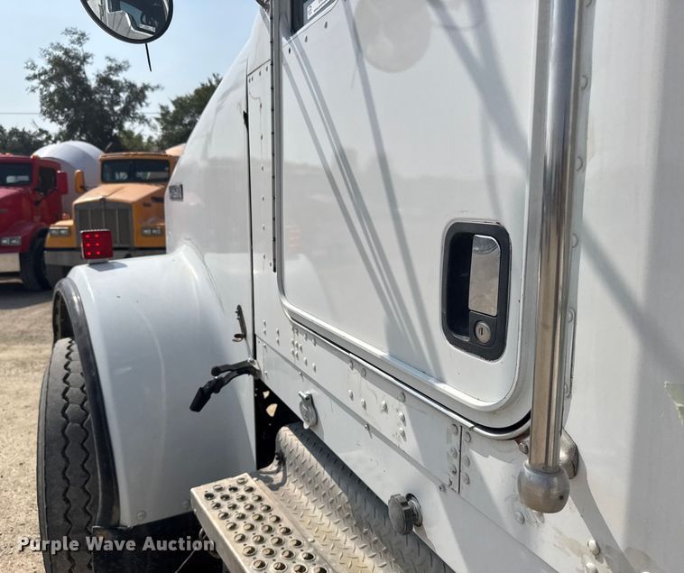 image for item ER2336 2007 Kenworth W900 ready mix truck