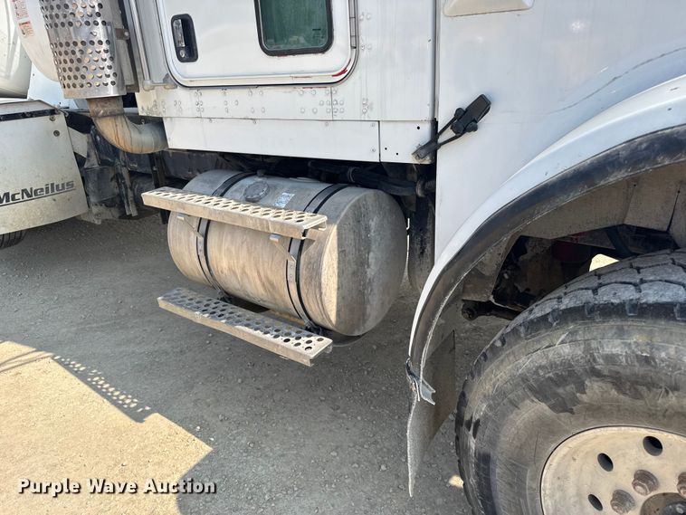 image for item ER2336 2007 Kenworth W900 ready mix truck