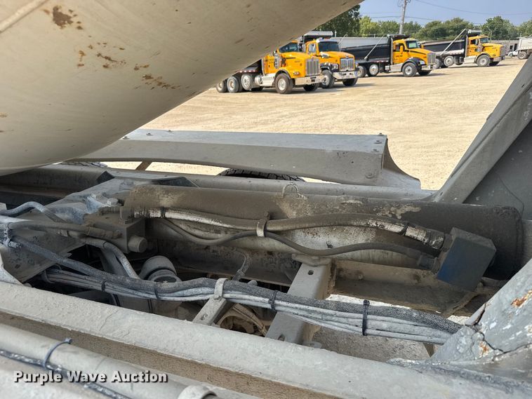 image for item ER2336 2007 Kenworth W900 ready mix truck