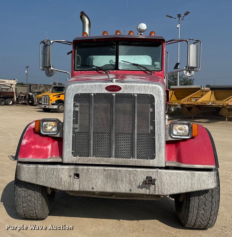 image for item ER2337 2010 Peterbilt 365 ready mix truck