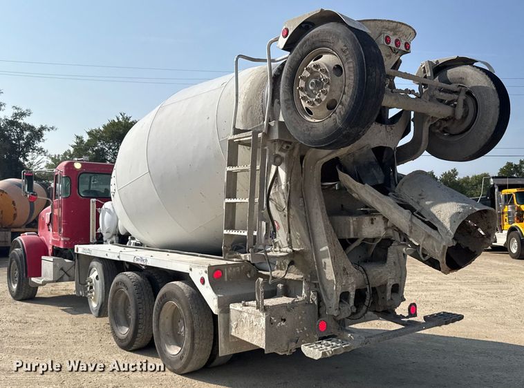 image for item ER2337 2010 Peterbilt 365 ready mix truck