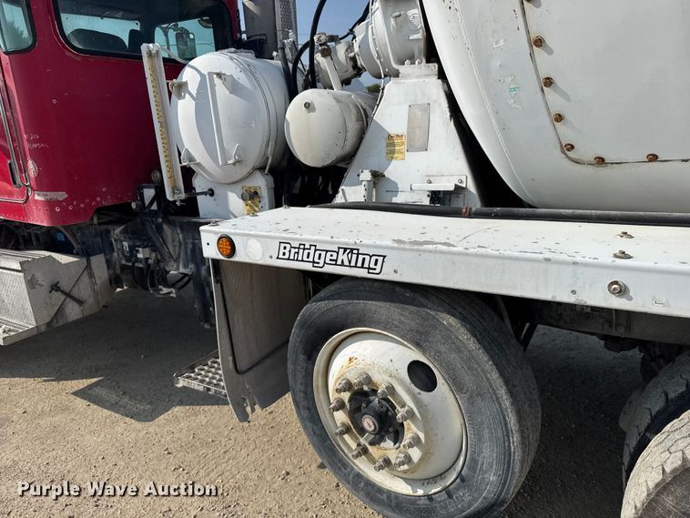 image for item ER2337 2010 Peterbilt 365 ready mix truck