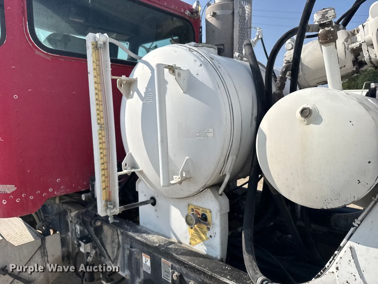 image for item ER2337 2010 Peterbilt 365 ready mix truck