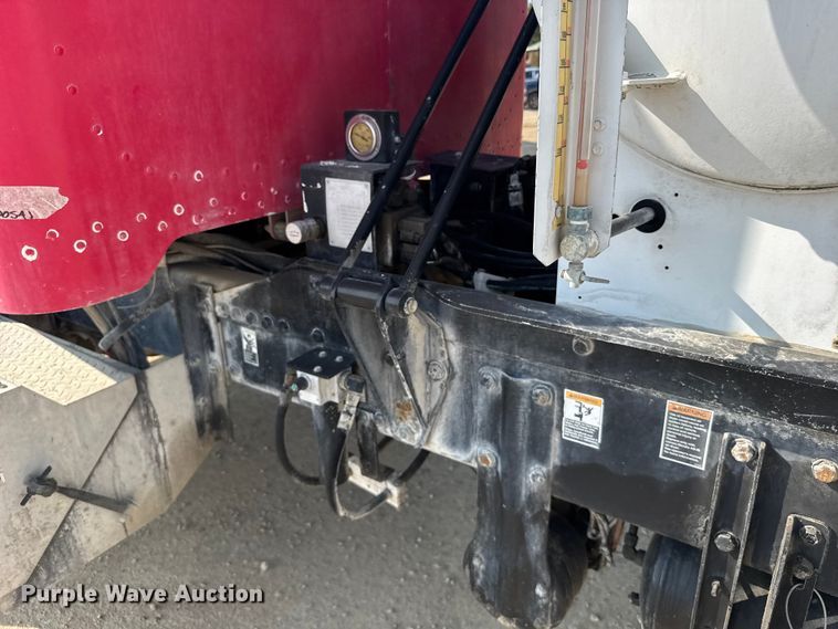 image for item ER2337 2010 Peterbilt 365 ready mix truck