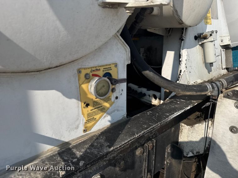 image for item ER2337 2010 Peterbilt 365 ready mix truck