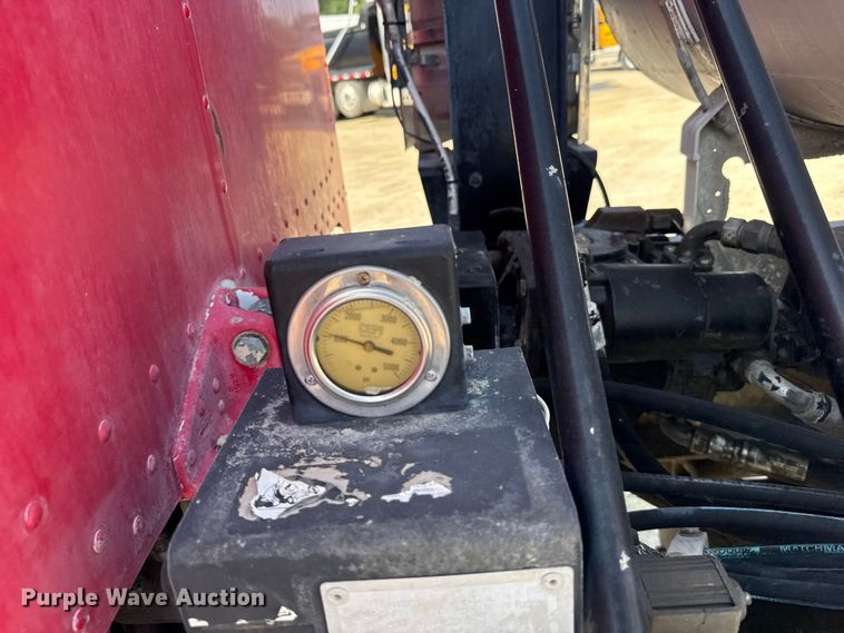 image for item ER2337 2010 Peterbilt 365 ready mix truck