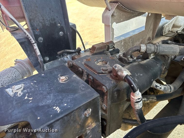 image for item ER2337 2010 Peterbilt 365 ready mix truck