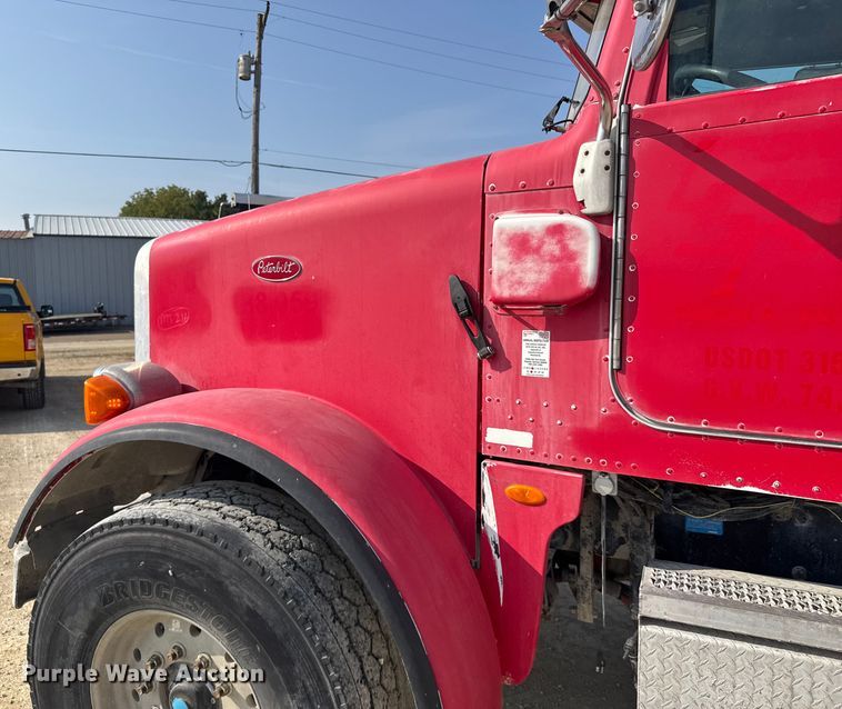 image for item ER2337 2010 Peterbilt 365 ready mix truck