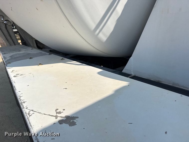 image for item ER2337 2010 Peterbilt 365 ready mix truck