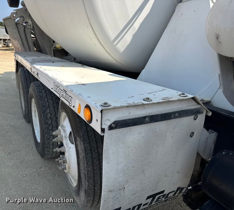 image for item ER2337 2010 Peterbilt 365 ready mix truck