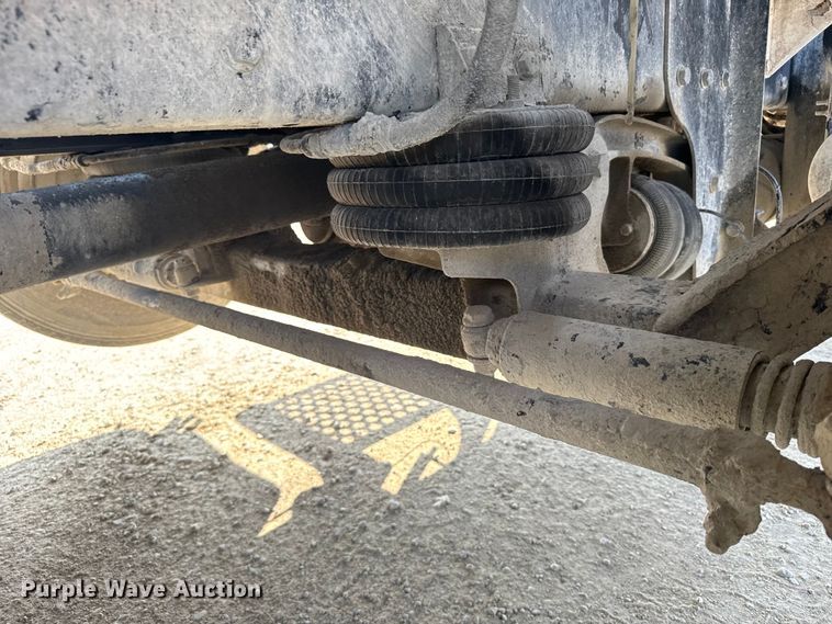 image for item ER2337 2010 Peterbilt 365 ready mix truck