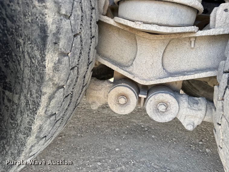 image for item ER2337 2010 Peterbilt 365 ready mix truck