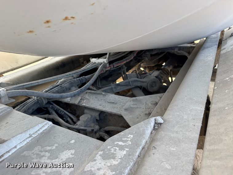 image for item ER2337 2010 Peterbilt 365 ready mix truck