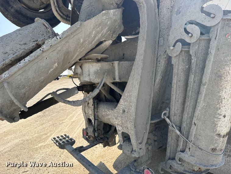 image for item ER2337 2010 Peterbilt 365 ready mix truck