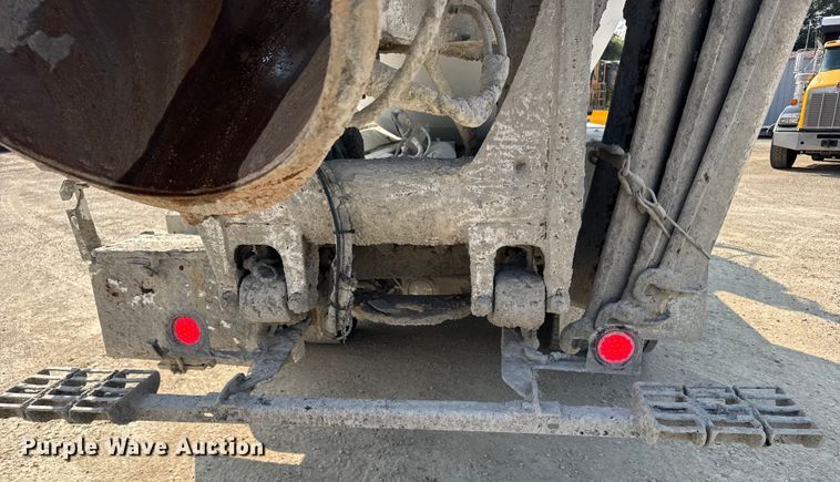 image for item ER2337 2010 Peterbilt 365 ready mix truck