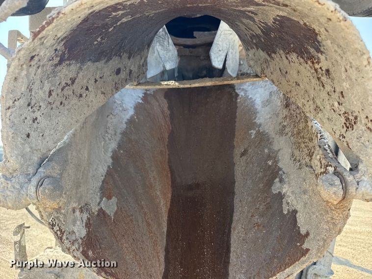 image for item ER2337 2010 Peterbilt 365 ready mix truck