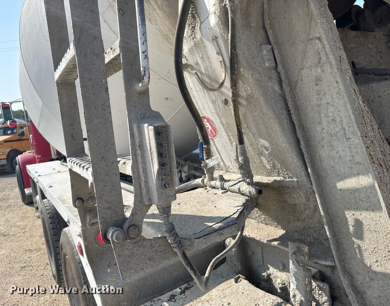 image for item ER2337 2010 Peterbilt 365 ready mix truck