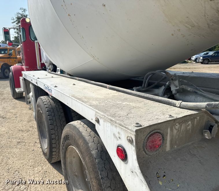 image for item ER2337 2010 Peterbilt 365 ready mix truck