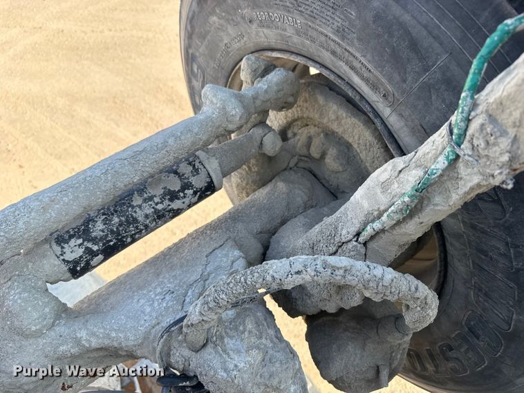 image for item ER2337 2010 Peterbilt 365 ready mix truck