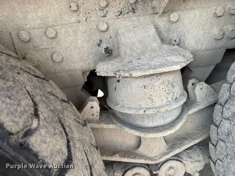 image for item ER2337 2010 Peterbilt 365 ready mix truck